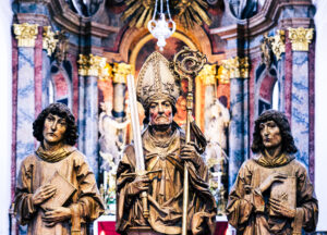 Bild på religiösa ikoner fotograferade I Würzberg domkyrka.